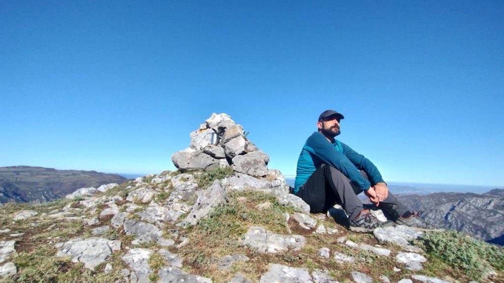 Foto del autor de Senda Trekking en la cima de una montaña